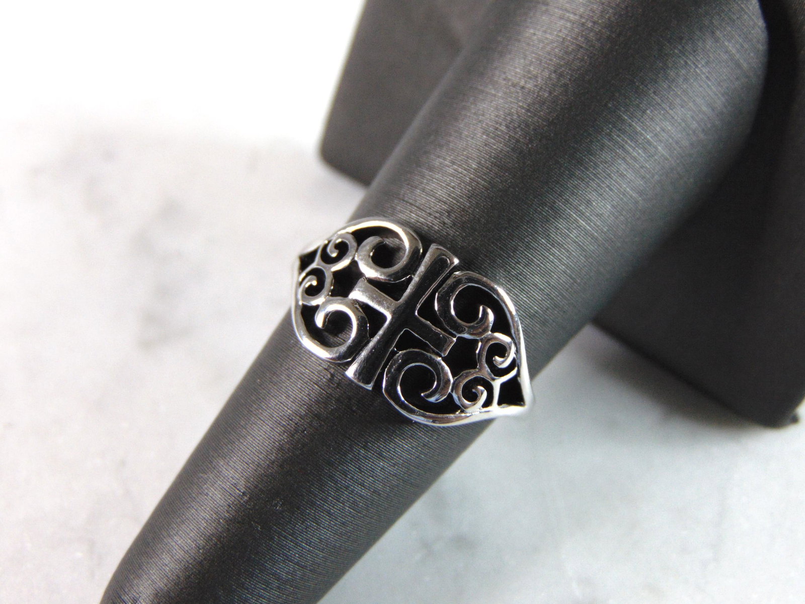 Womens Vintage Estate Sterling Silver Religious Cross Ring (1 of 5)