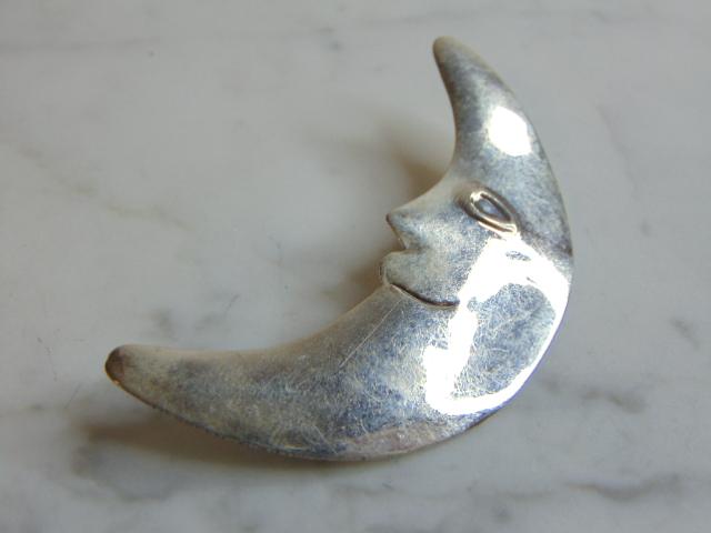 Women's Vintage  Sterling Silver Smiling Moon Brooch (1 of 2)