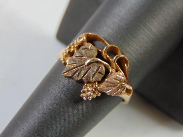 Womens Vintage Estate 10K Gold Grape Leaf Ring (1 of 4)
