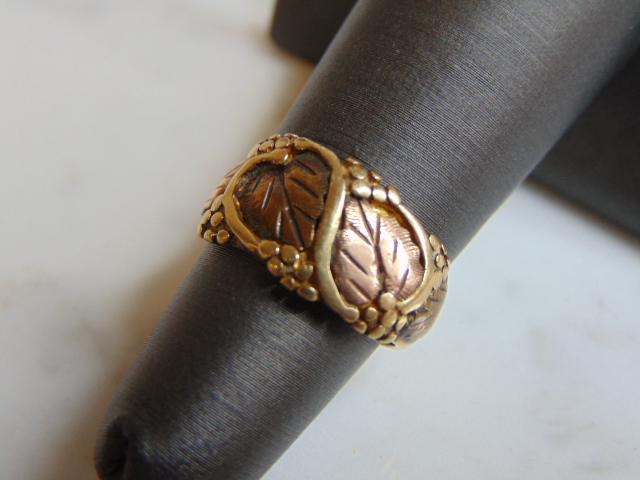 Womens Vintage Estate 10K Gold Grape Leaf Ring (1 of 5)