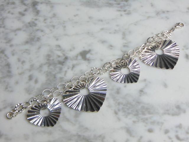 Womens Vintage Estate Sterling Silver Charm Bracelet (1 of 3)