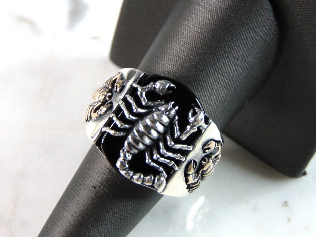 Mens Vintage Estate Sterling Silver Onyx Scorpions Ring (1 of 5)
