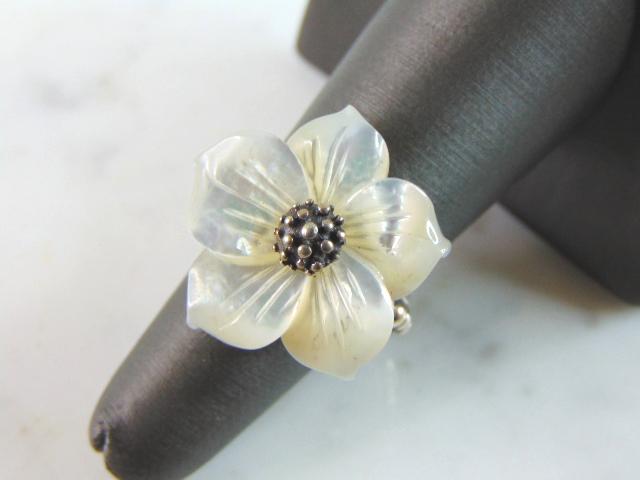 Womens Vintage Estate Sterling Silver Flower Ring (1 of 4)