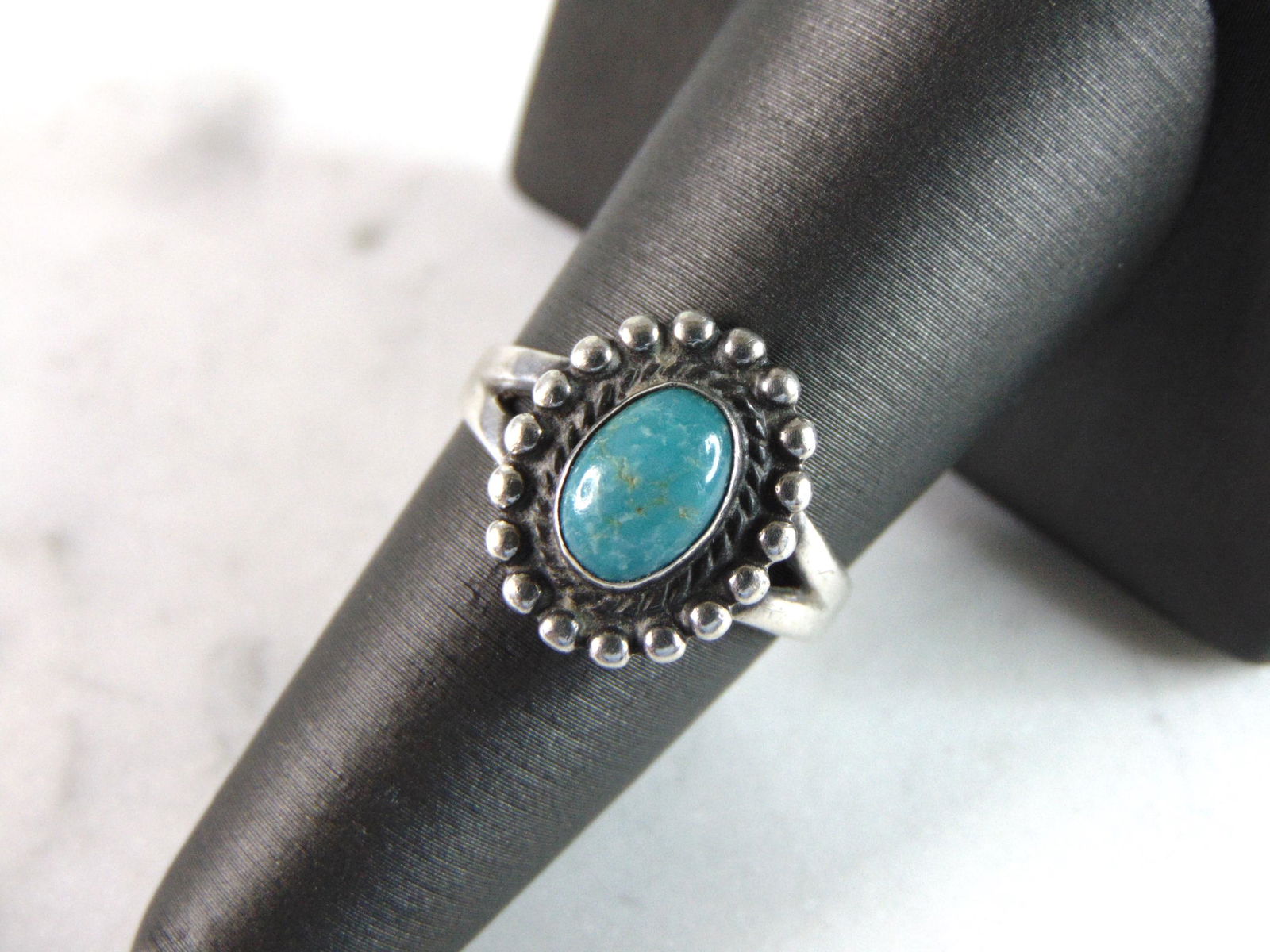 Womens Vintage Estate Sterling Silver Turquoise Ring (1 of 5)