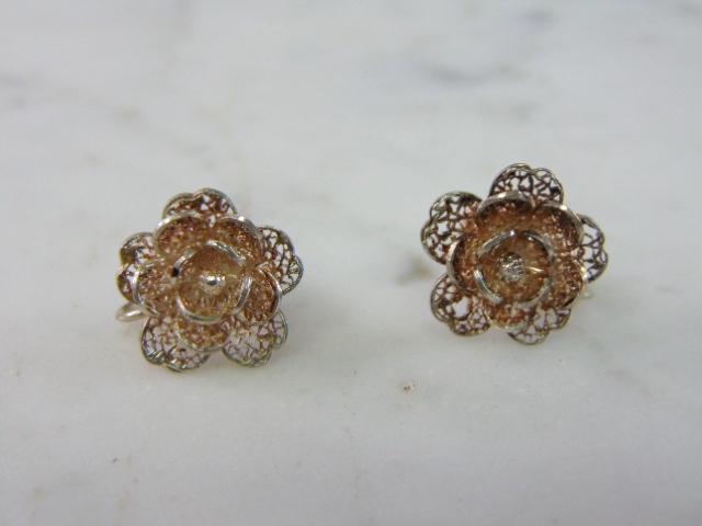 Womens Vintage Estate Sterling Silver Flower Earrings (1 of 2)