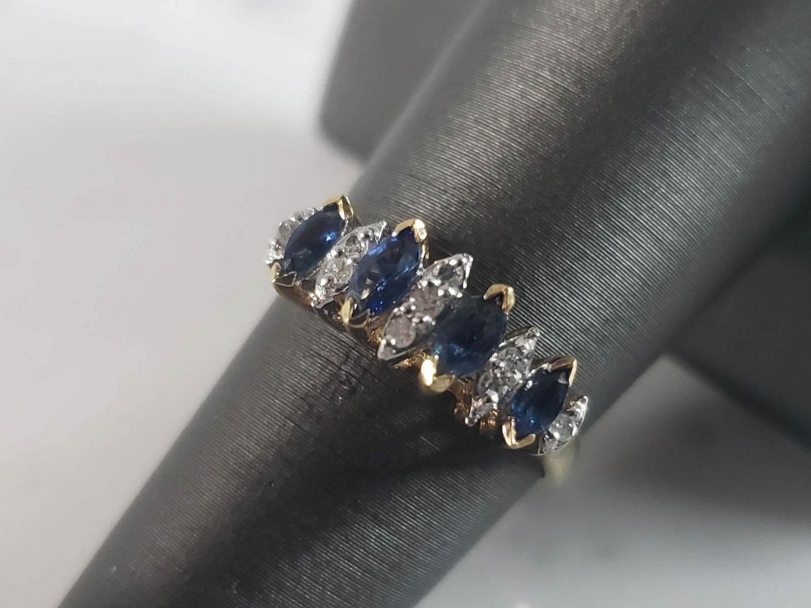 Womens Vintage Estate 14K Yellow Gold Blue Sapphire & Diamond Ring (1 of 5)