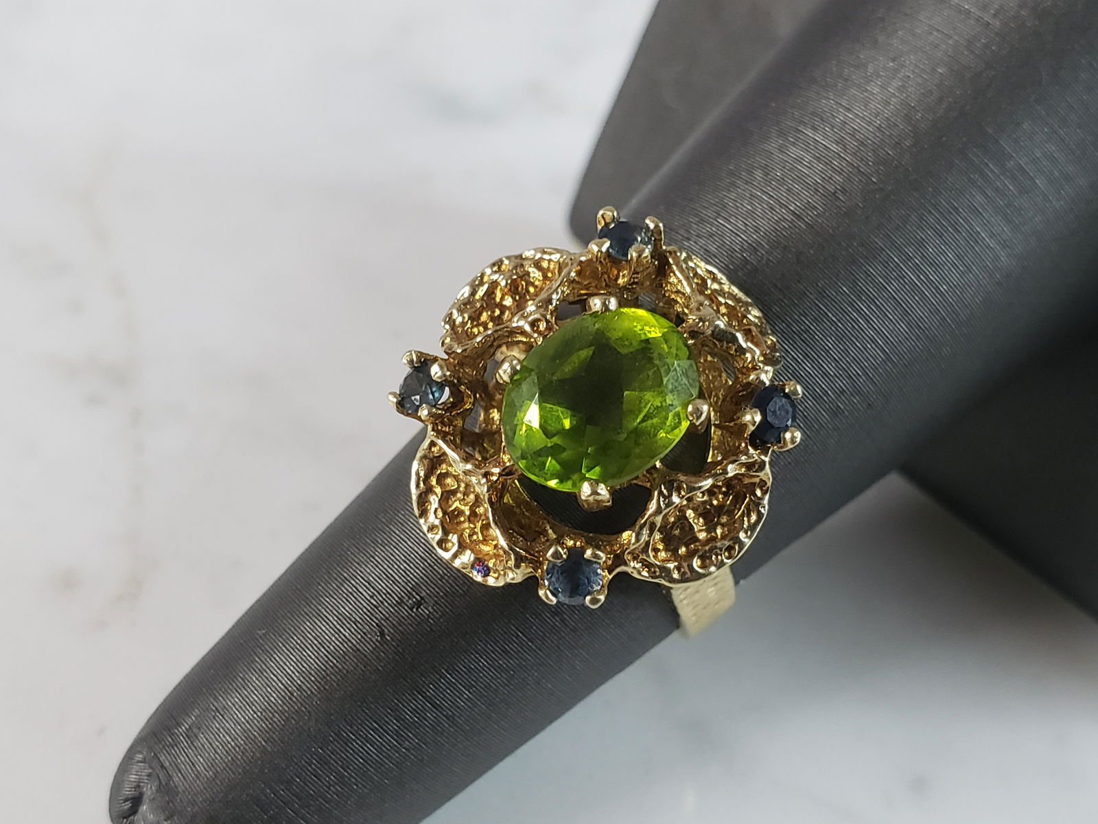 Womens Vintage Estate 14K Gold Peridot Sapphire Ring (1 of 6)