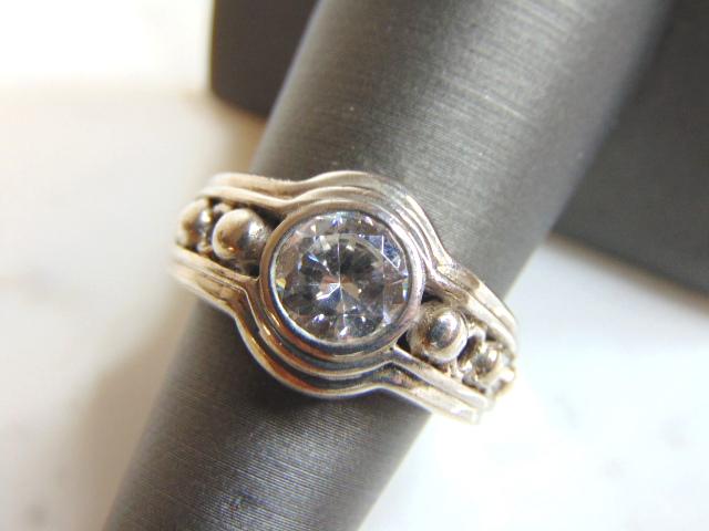 Womens Vintage Estate Sterling Silver CZ Ring (1 of 4)
