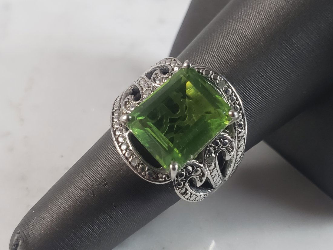 Womens Vintage Estate Sterling Silver Peridot Colored Ring (1 of 6)