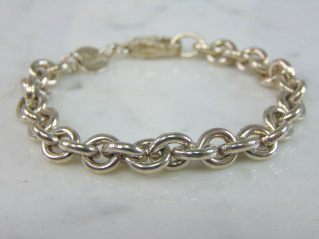 Womens Vintage Estate Sterling Silver Charm Bracelet (1 of 5)
