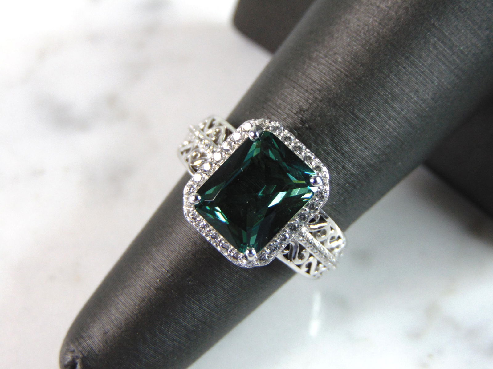 Womens Vintage Estate Sterling Silver Modernist CZ Ring (1 of 6)