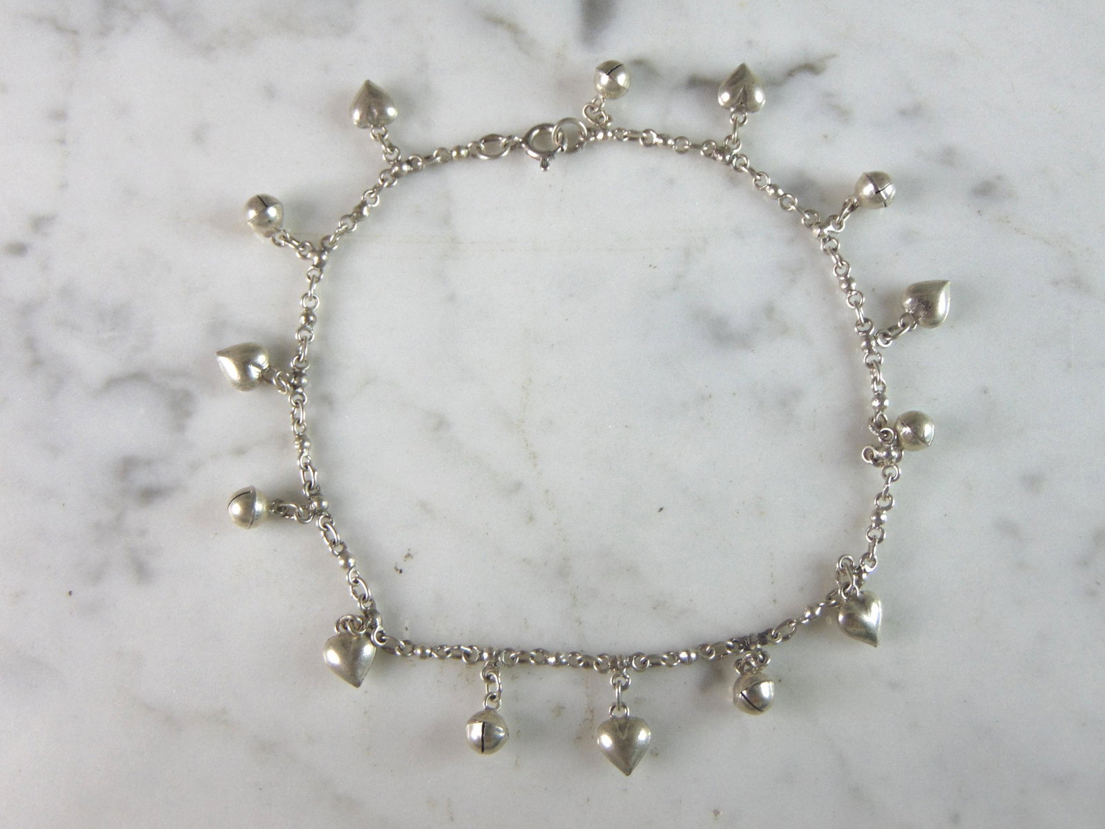 Womens Vintage Estate Sterling Silver Charm Bracelet: FOR SALE IS A LOVELY VINTAGE ESTATE .925 STERLING SILVER CHARM BRACELET THAT MEASURES 9" LONG FROM THE CLASP, 1/4" WIDE, AND WEIGHS 7.4g. THIS WOULD MAKE A LOVELY GIFT FOR THAT SOMEONE SPECIAL. ANY QU