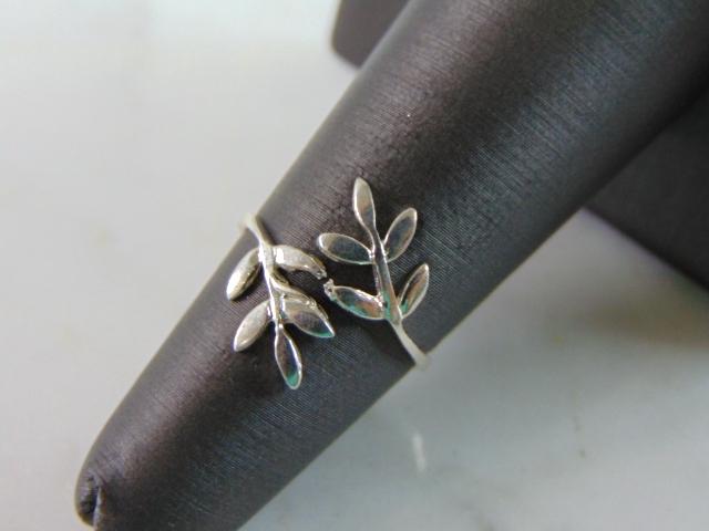 Womens Vintage Estate Sterling Silver Flower Ring (1 of 5)
