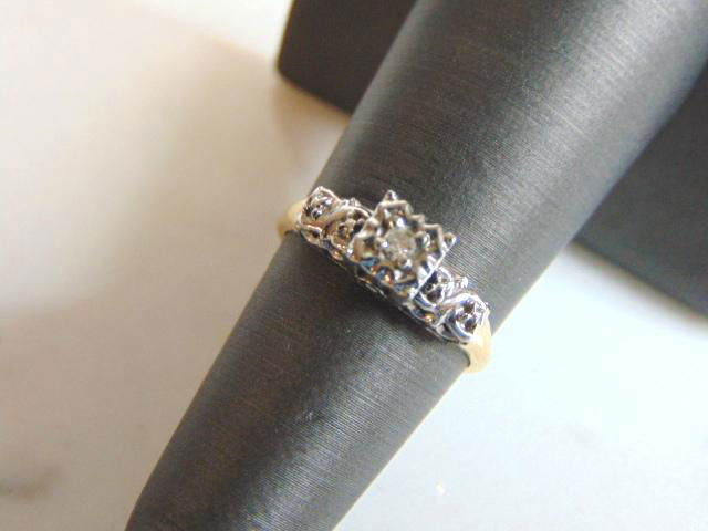 Womens Vintage Estate 14K Gold Diamond Ring (1 of 4)