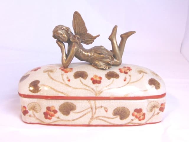 Decorative Victorian Art Nouveau Porcelain Vanity Box (1 of 3)