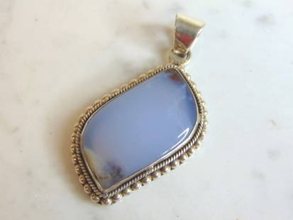 Womens Vintage Estate Sterling Silver Agate Pendant: FOR SALE IS THIS WOMENS VINTAGE ESTATE STERLING SILVER AGATE PENDANT . PENDANT WEIGHS 14.6g AND PENDANT MEASURES 2 1/8" LONG BY 1" WIDE. MAKES A GREAT GIFT FOR THAT SOMEONE SPECIAL. IF ANY QUESTIONS,