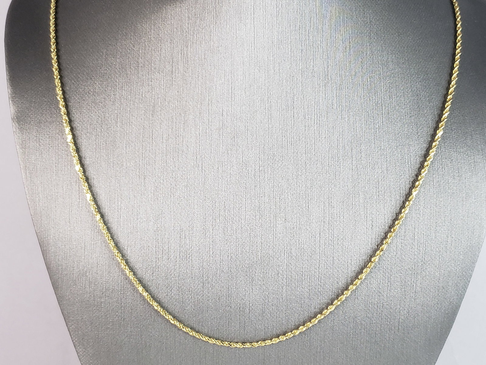 Womens Vintage Estate 14K Yellow Gold Rope Necklace: A LOVELY VINTAGE 14K GOLD NECKLACE. THE TOTAL WEIGHT 6.7g, AND MEASURES ABOUT 24" LONG BY 1/16" WIDE. NECKLACE IS MARKED 14K. MAKES A GREAT GIFT FOR THAT SPECIAL SOMEONE. ANY QUESTIONS PLEASE DO NOT H