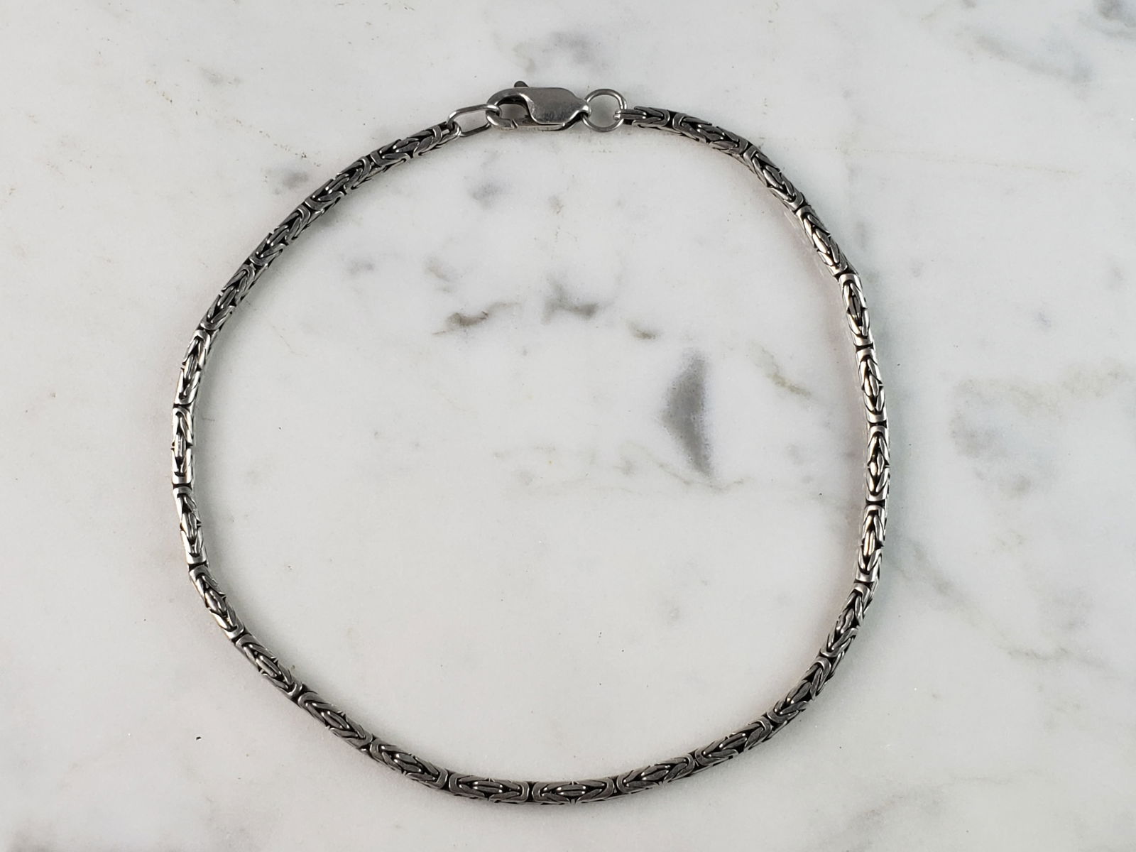 Womens Vintage Estate Sterling Silver Modernist Anklet: A LOVELY WOMENS VINTAGE ESTATE .925 STERLING SILVER MODERNIST ANKLET. ANKLET MEASURES 10 1/2" LONG BY 1/8" WIDE AND WEIGHS 9.5g. THIS WOULD MAKE A LOVELY GIFT FOR THAT SOMEONE SPECIAL. ANY QUESTIONS,
