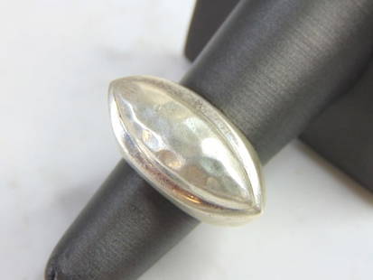 Vintage Estate .925 Sterling Silver Modernist Ring: FOR SALE IS THIS WONDERFUL WOMEN'S .925 STERLING SILVER RING WITH A MODERN CONTEMPORARY HAMMERED DESIGN. THE RING WEIGHS 26.3g. THE SIZE OF THE RING IS A 7.0. ANY QUESTIONS PLEASE DO NOT HESITATE TO A