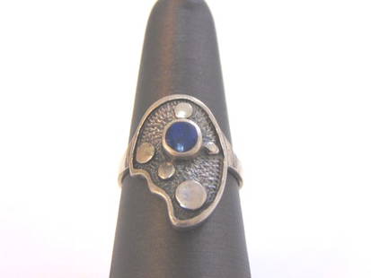 Sterling Silver Modern Abstract Lapis Lazuli Ring: FOR SALE IS A LOVELY VINTAGE ESTATE STERLING SILVER RING WITH A BLUE LAPIS LAZULI STONE. THE RING SIZE IS 4.5, AND WEIGHS 4.9g. THIS WOULD MAKE A NICE GIFT FOR THAT SOMEONE SPECIAL. ANY OTHER QUESTION