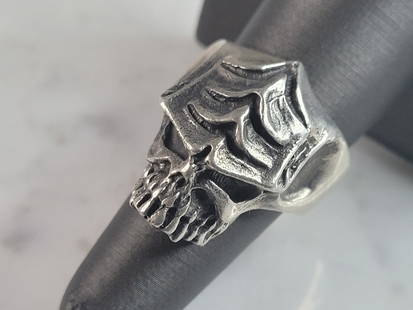 Heavy Vintage Estate Sterling Silver Gothic Skull Ring: FOR SALE IS THIS LOVELY VINTAGE .925 STERLING SILVER GOTHIC SKULL RING. THE TOTAL WEIGHT OF THE RING IS 20.0g. THE RING FACE MEASURES 1" LONG BY 1" WIDE. THE RING SIZE IS A 7.5. MAKES A GREAT