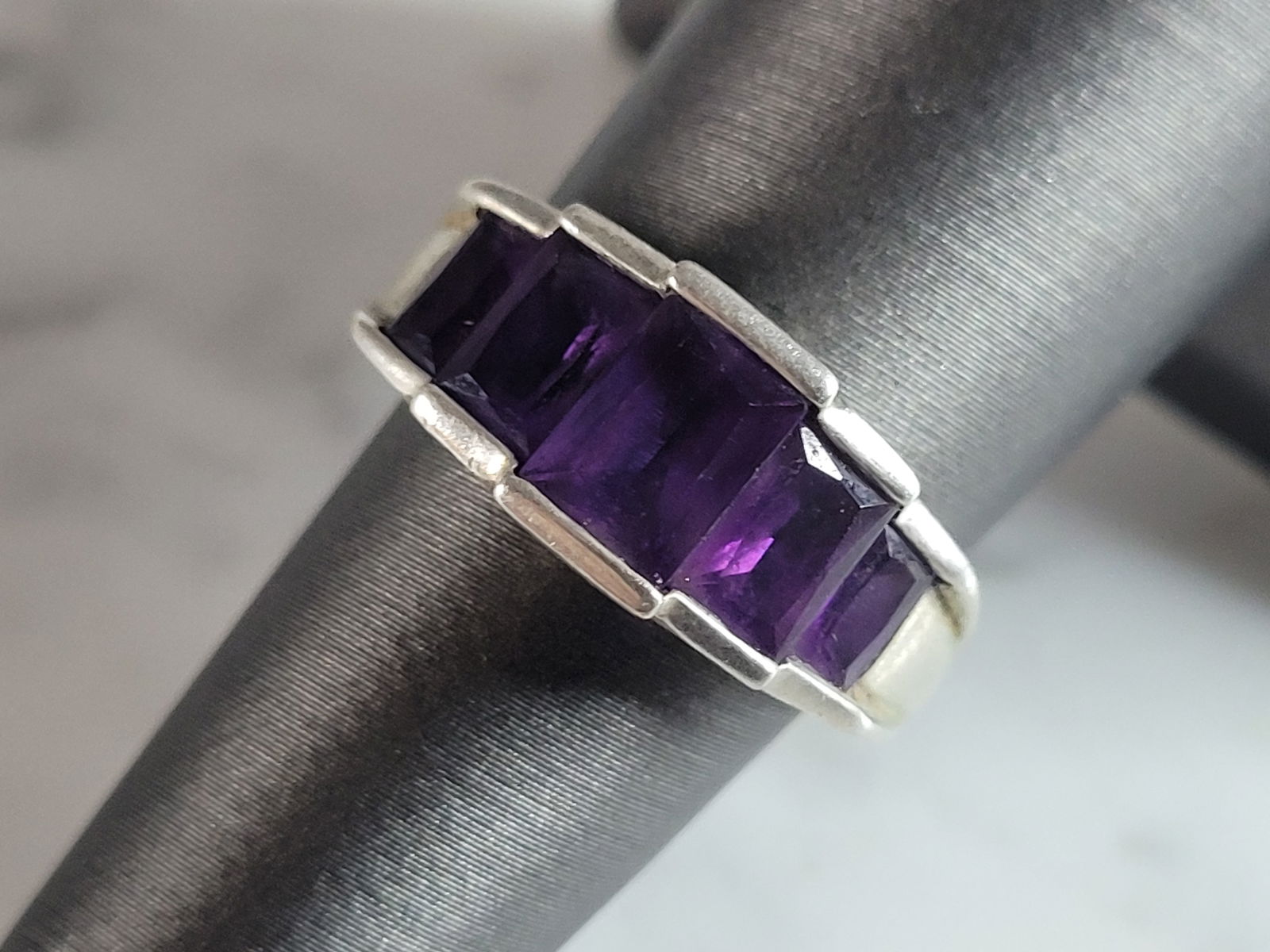 Womens Vintage Estate Sterling Silver Modernist Amethyst Ring (1 of 6)