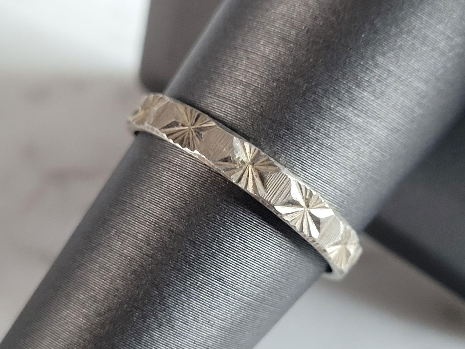 Womens Vintage Estate Sterling Silver Wedding Band Ring (1 of 4)