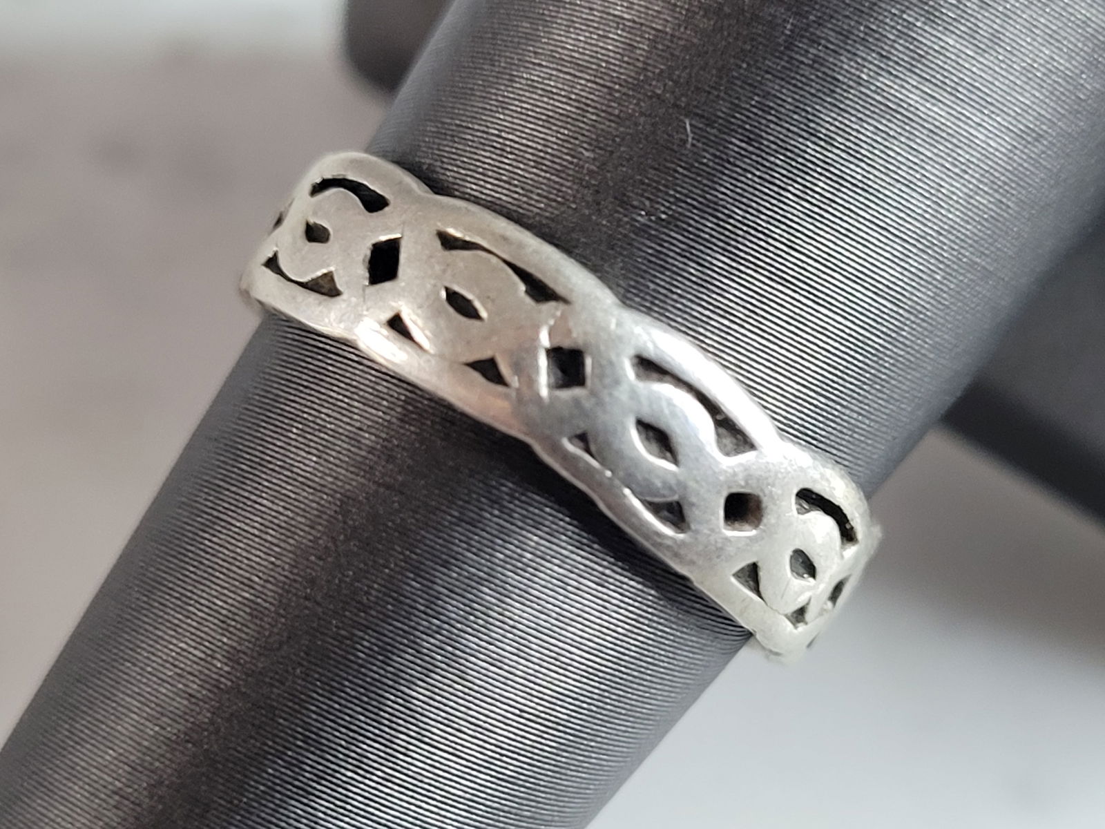 Vintage Estate Sterling Silver Irish Celtic Eternity Knot Ring (1 of 3)