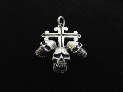 Sterling Silver Gothic Three Headed Skull Pendant: FOR SALE IS THIS LOVELY VINTAGE .925 STERLING SILVER GOTHIC THREE HEADED SKULL PENDANT. THE TOTAL WEIGHT OF THE PENDANT IS 13.5g. THE PENDANT MEASURES 1 1/2" LONG BY 1 1/4" WIDE. MAKES A GREAT GIFT FO
