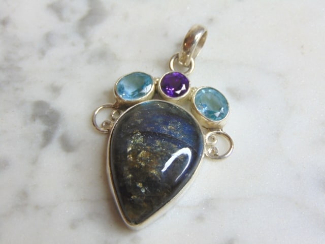 Womens Sterling Silver Labradorite Stone Pendant (1 of 2)