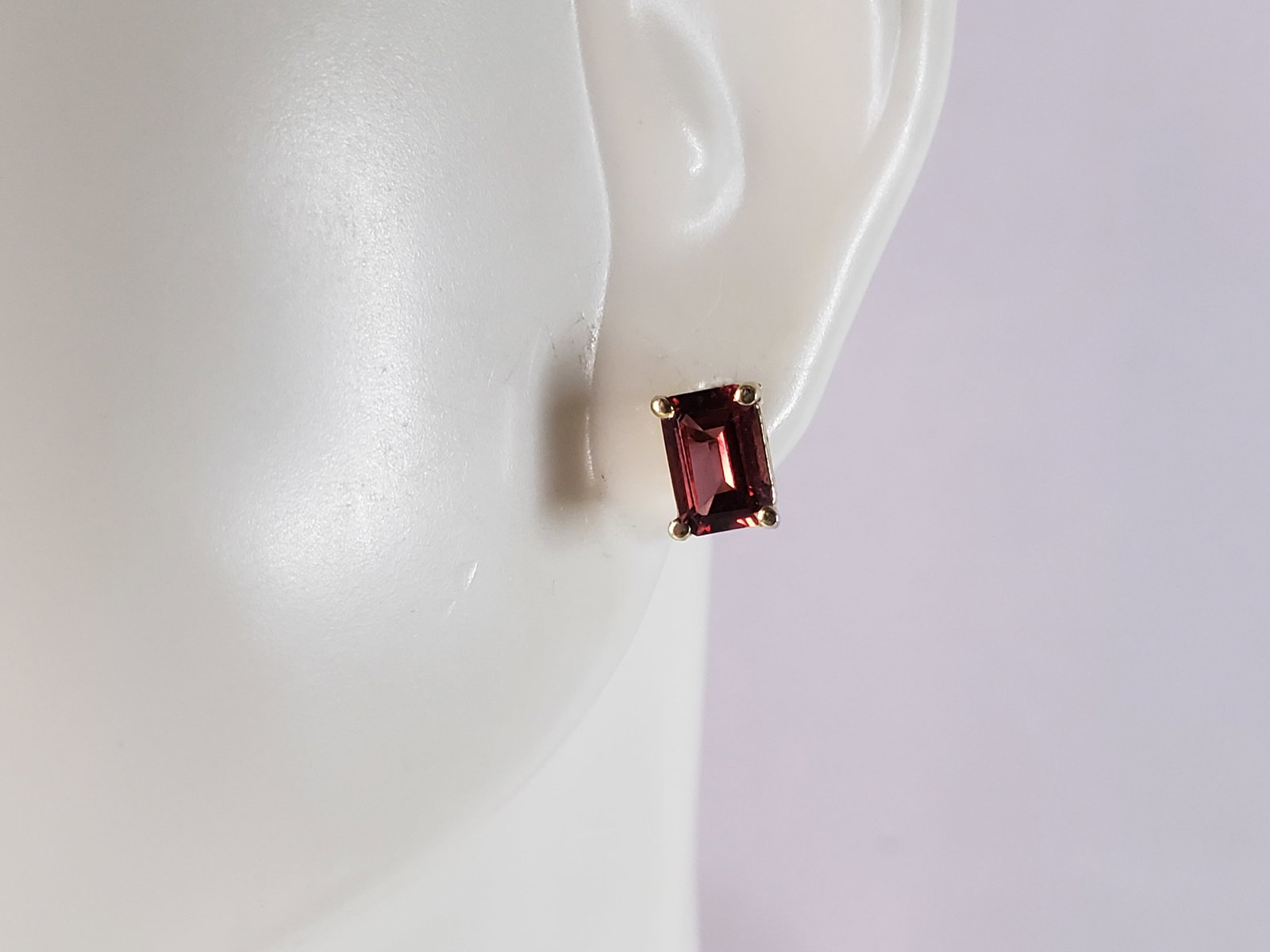 Pr Womens Vintage Estate 14K Yellow Gold Garnet Stud Earrings (1 of 4)