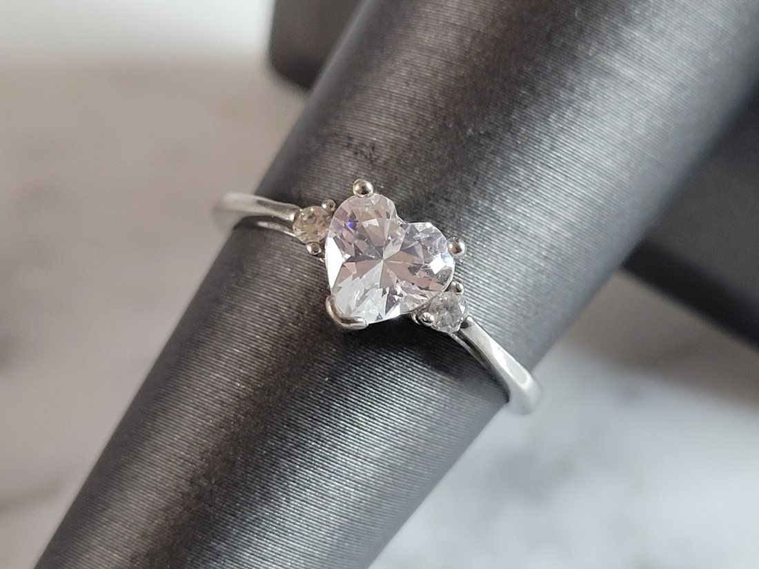 Womens Vintage Estate Sterling Silver CZ Heart Ring (1 of 5)