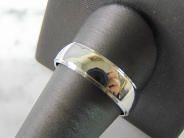 Mens Vintage Estate 14K White Gold Wedding Band Ring: A MEN'S VINTAGE ESTATE 14K WHITE GOLD WEDDING BAND THAT WEIGHS 6.5g. THE RING SIZE IS A 12.5, AND IS ABOUT 1/4" WIDE. RING IS STAMPED " 14K". ANY QUESTIONS PLEASE DONT HESITATE TO ASK. BE SURE TO CHEC