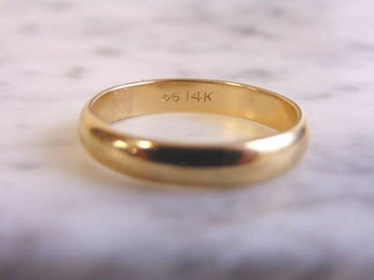 Vintage Estate 14K Yellow Gold Band Wedding Ring: FOR SALE IS A VINTAGE ESTATE 14K YELLOW GOLD WEDDING BAND RING THAT WEIGHS 4.8g. THE RING SIZE IS A 11.5, AND THE WIDTH IS 1/8". RING IS STAMPED 14K. ANY QUESTIONS PLEASE DON'T HESITATE TO ASK. THIS M