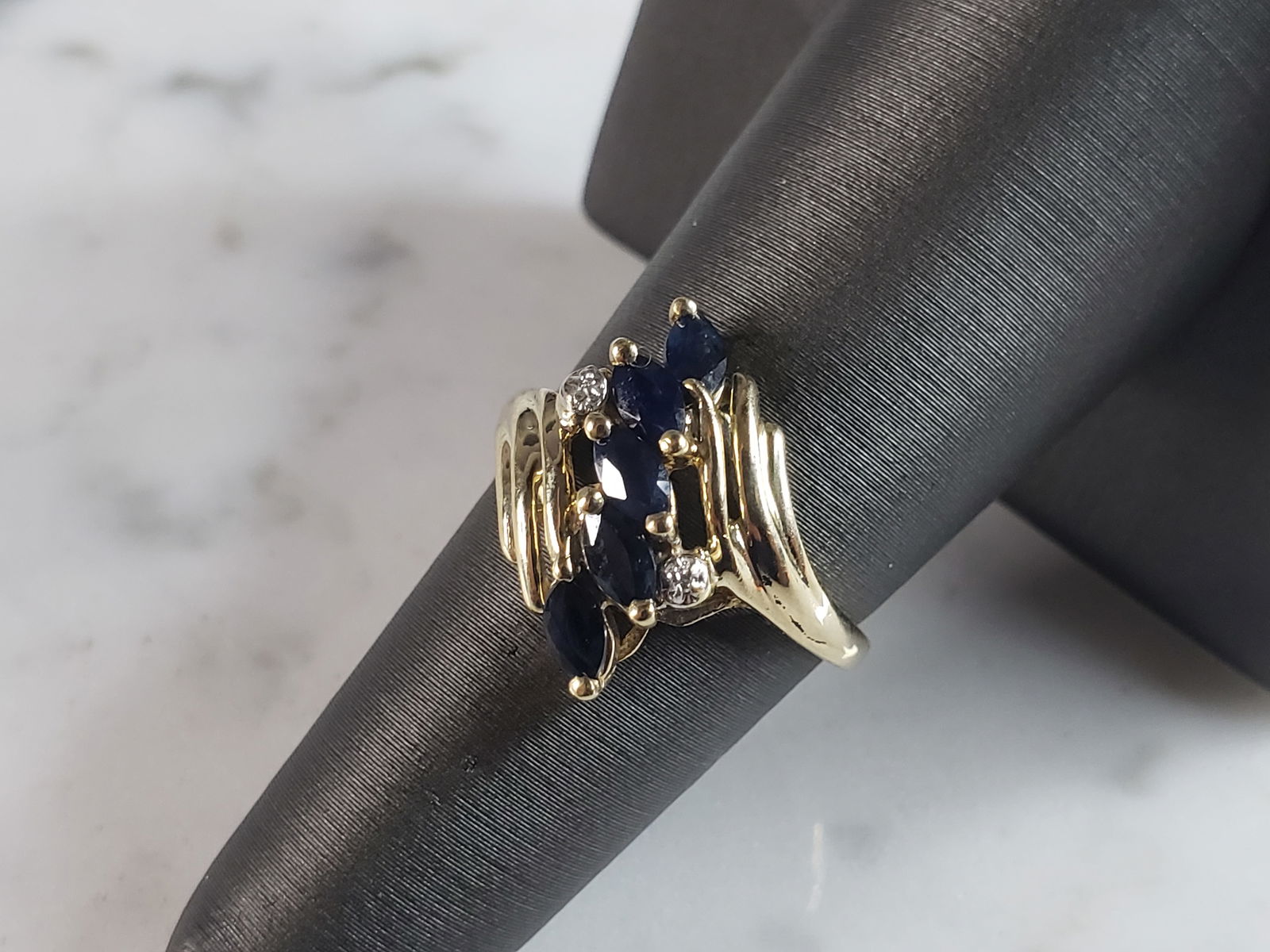 Womens Vintage Estate 10k Gold Sapphire Ring (1 of 5)