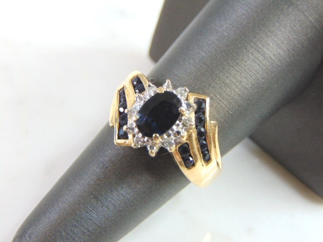 Womens Vintage Estate 14K Gold Sapphire & Diamond Ring (1 of 5)