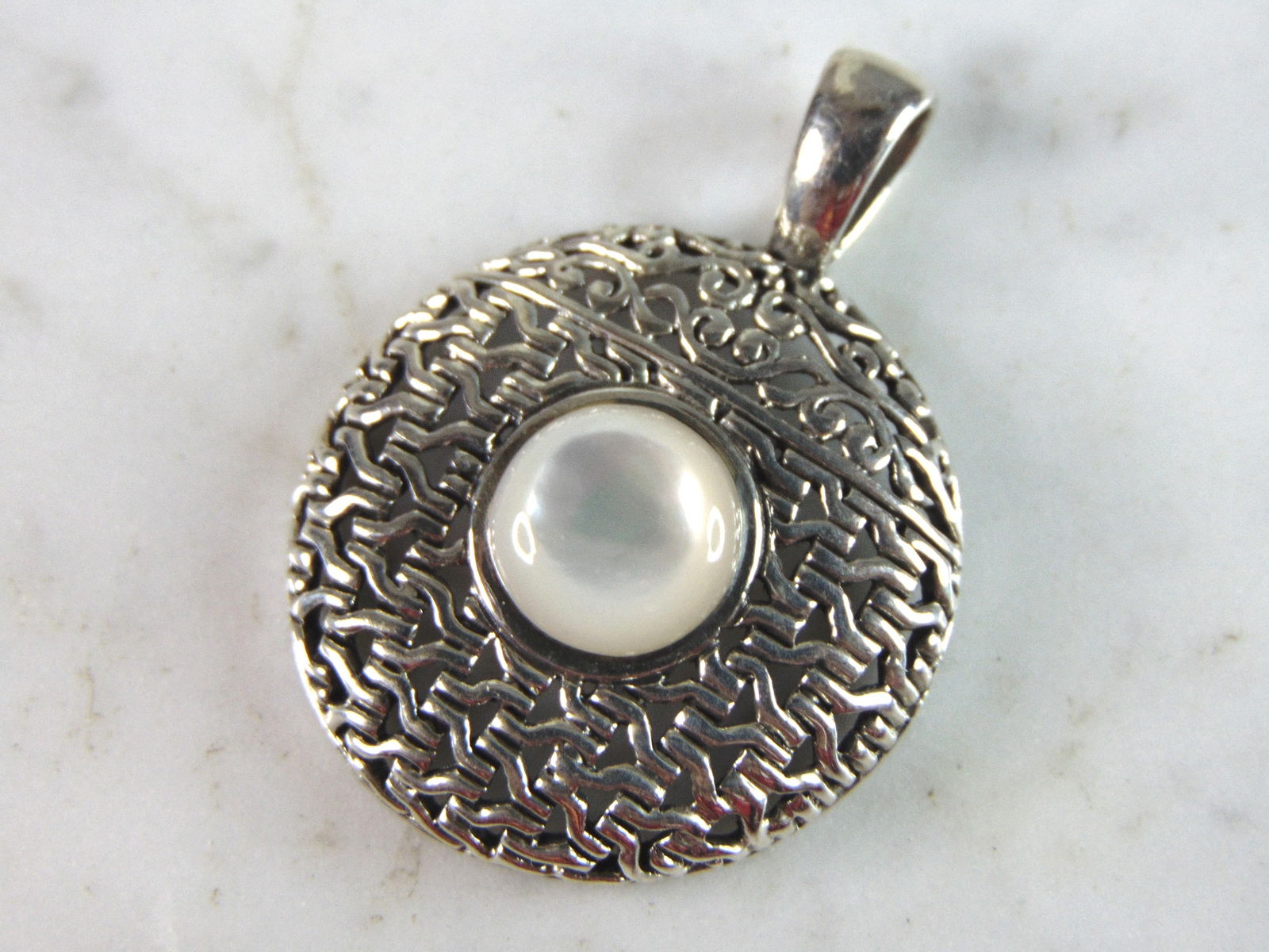 Womens Vintage Estate Sterling Silver M.O.P. Pendant (1 of 3)