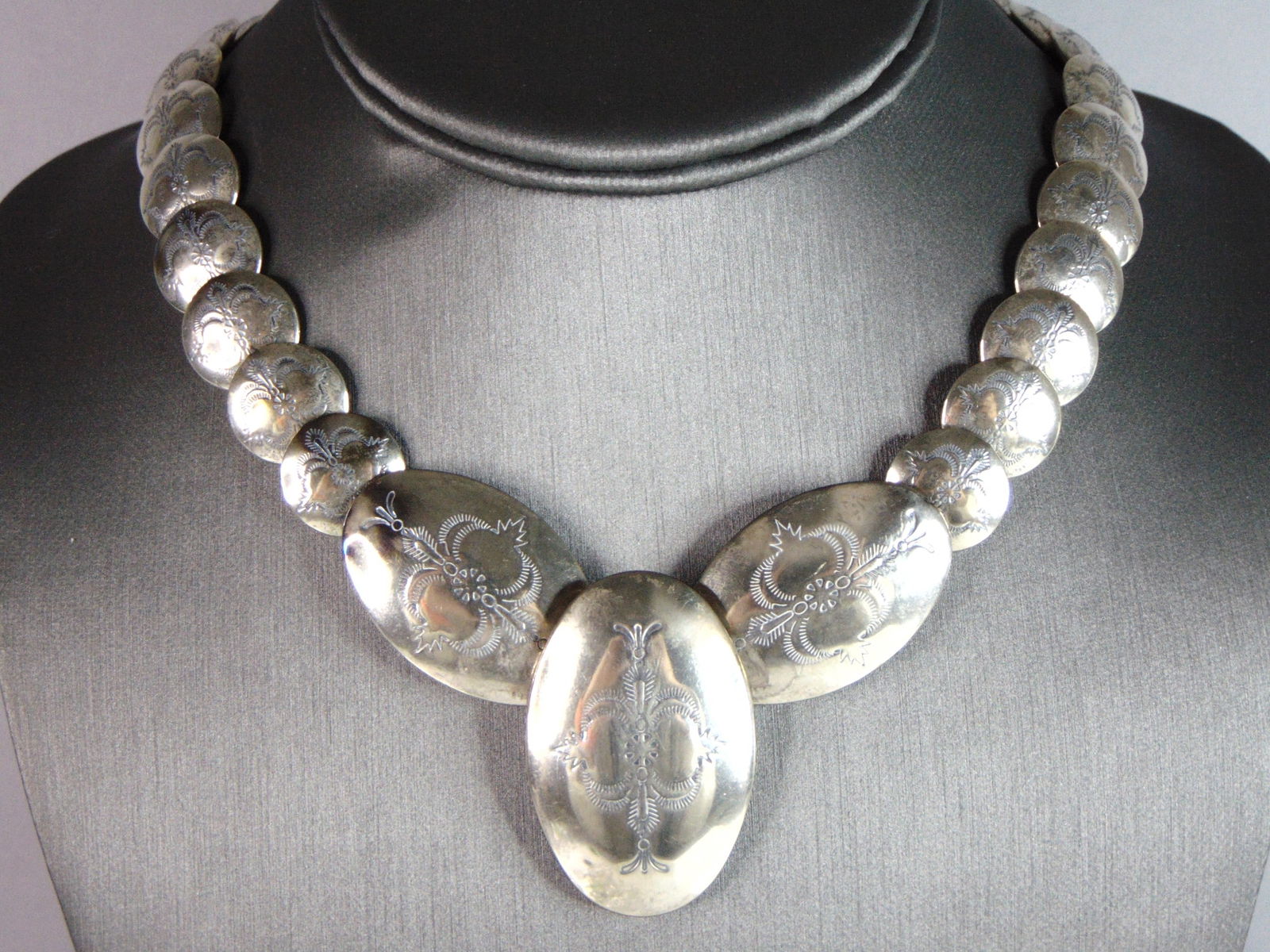 Womens Vintage Estate Sterling Silver Heavy Southwestern Necklace (1 of 2)