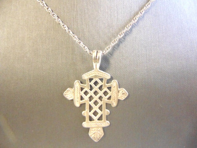 Vintage Estate Sterling Silver Necklace Cross Pendant (1 of 2)