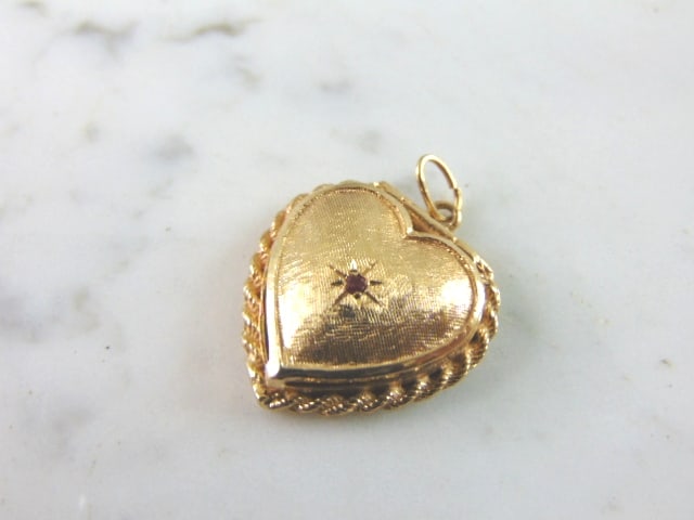 Womens Vintage 14K Yellow Gold Heart Locket Pendant (1 of 4)