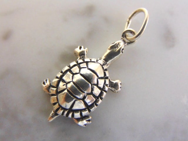Womens Vintage Estate Sterling Silver Turtle Pendant (1 of 2)