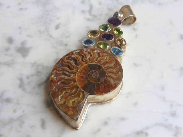 Womens Sterling Silver Multi Stone Seashell Pendant (1 of 2)