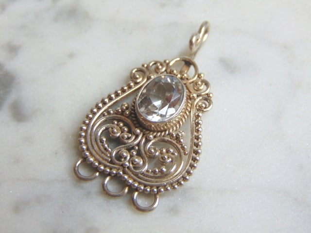 Womens Vintage Estate Sterling Silver CZ Stone Pendant: FOR SALE IS THIS WOMENS VINTAGE ESTATE .925 STERLING SILVER CZ STONE PENDANT . NOT SURE IF STONES ARE REAL OR MAN MADE. PENDANT WEIGHS 3.5g AND PENDANT MEASURES 1 3/8" LONG BY 3/4" WIDE. MAKES A GREAT