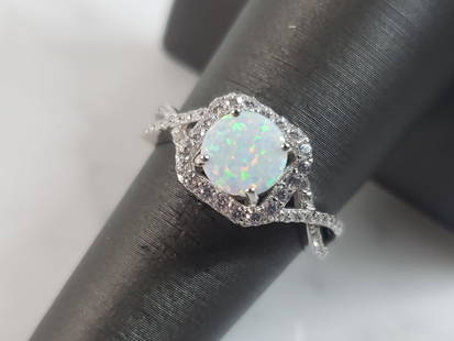 Womens Sterling Silver Modernist Opal Stone Ring: A WOMENS ESTATE STERLING SILVER OPAL STONE RING. NOT SURE IF STONES ARE REAL OR MAN MADE. THE RING WEIGHS 2.8g AND IS A SIZE 7.25. FACE MEASURES 3/8". MAKES A GREAT GIFT FOR THAT SOMEONE SPECIAL. IF A