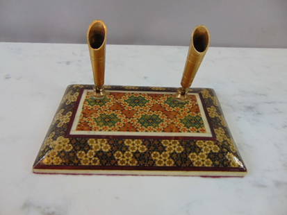 Vintage Middle Eastern Khatam Marquetry Pen Holder: FOR SALE IS THIS VINTAGE DECORATIVE MIDDLE EASTERN KHATAM MARQUETRY INLAY PEN HOLDER. PEN HOLDER MEASURES 5 1/2" LONG BY 3 5/8" WIDE BY 3" TALL. ANY QUESTIONS PLEASE DO NOT HESITATE TO ASK. BE SURE TO