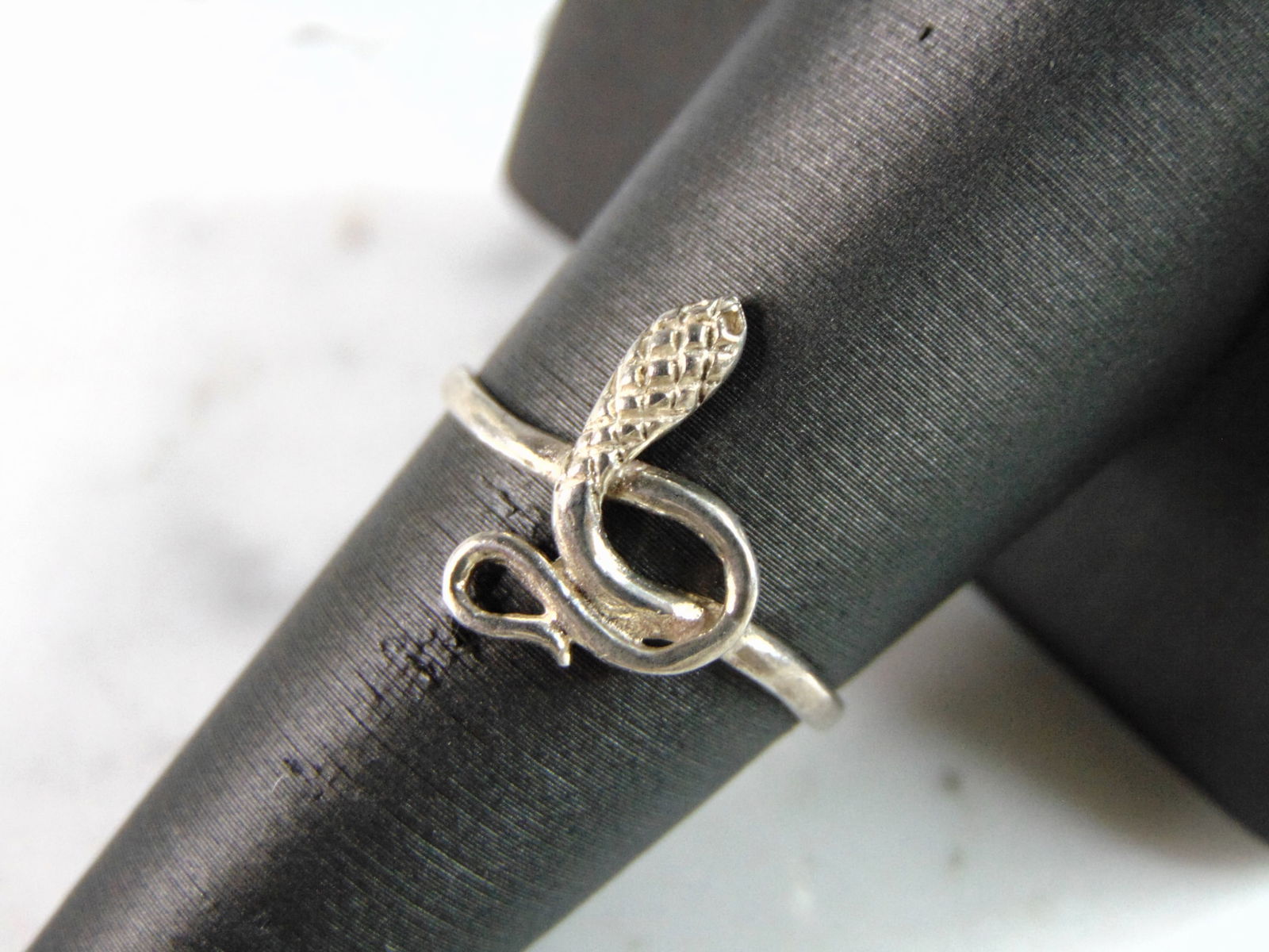 Womens Vintage Estate Sterling Silver Snake Ring (1 of 3)