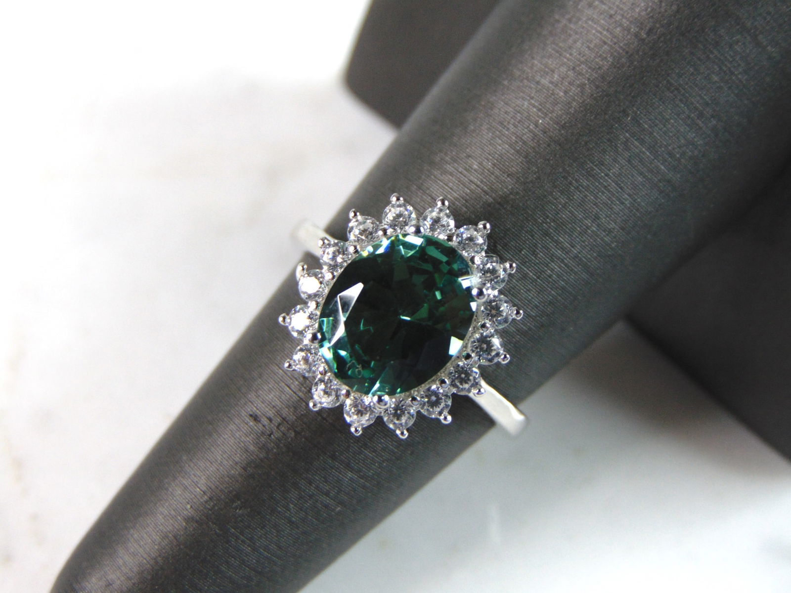 Womens Vintage Estate Sterling Silver Modernist CZ Ring (1 of 6)