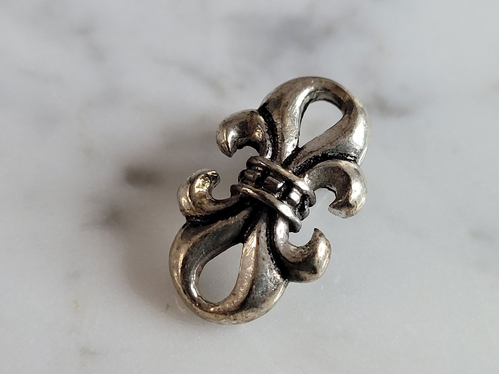 Vintage Estate Sterling Silver "Fleur De Lis" Pendant (1 of 3)