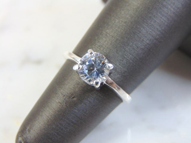 Womens Vintage Estate Sterling Silver CZ Ring (1 of 5)