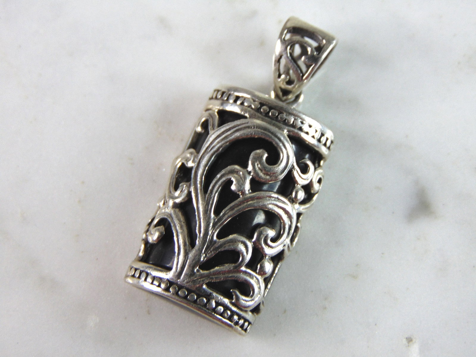 Womens Vintage Estate Sterling Silver Onyx Pendant (1 of 2)